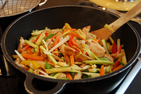 Kínai zöldséges csirke wokban