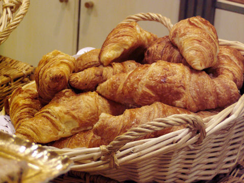 Friss croissant készítése