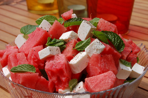 Mentás görögdinnye saláta